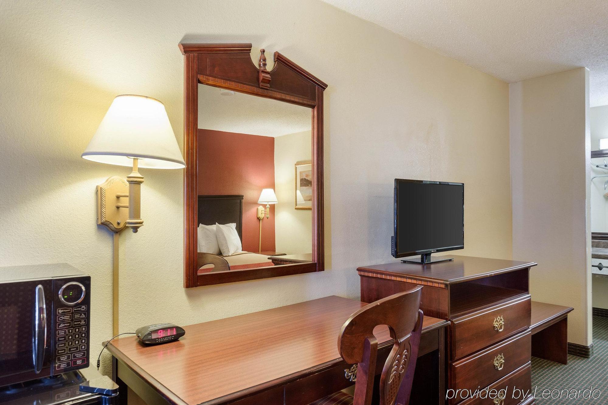 Rodeway Inn West Memphis Buitenkant foto